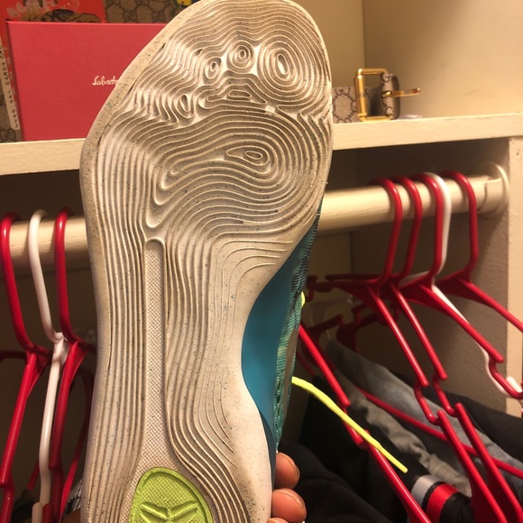 Kobe East 9 (size 11.5) good condition - Picture 2 of 4